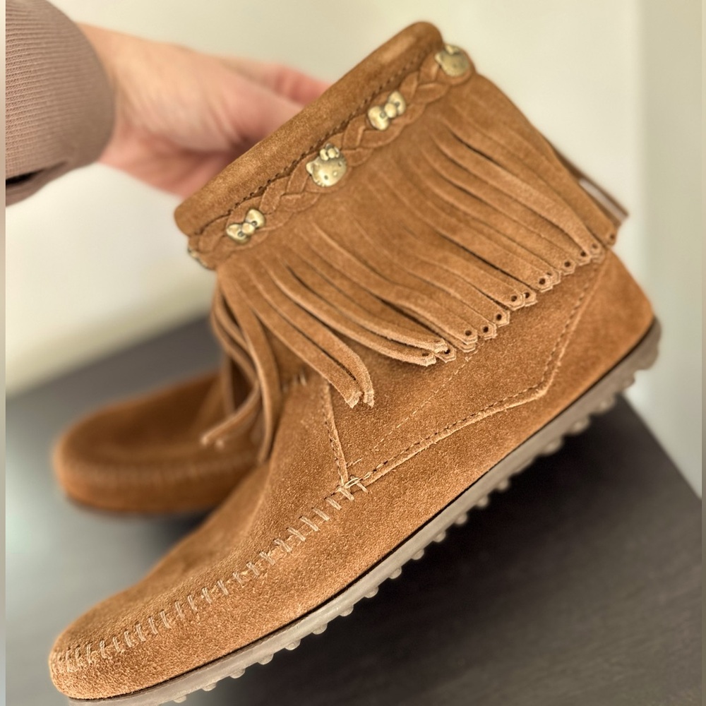 Minnetonka brown suede Hello Kitty moccasin